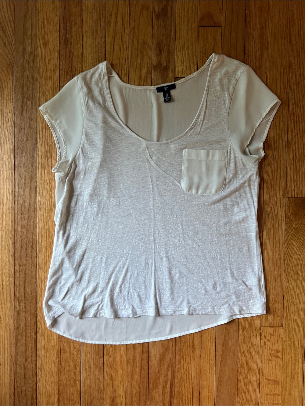 GAP Cream Scoop Neck Short Sleeve Pocket Tee